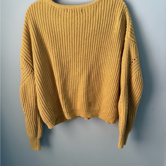moon & madison V-Neck‎ Sweater in Mustard Yellow - Size L - Picture 3 of 4